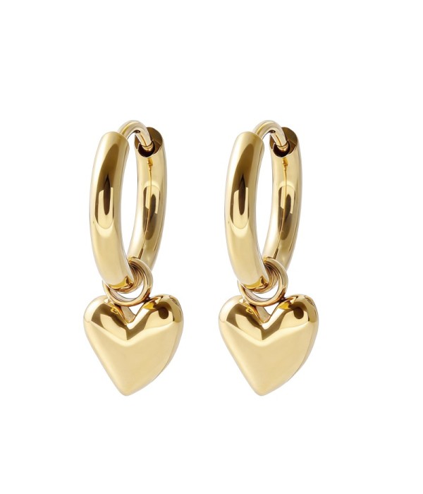 Pendientes de aro dorados con colgantes de corazón