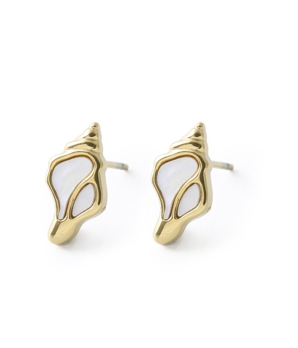 Pendientes dorados de caracola con nácar