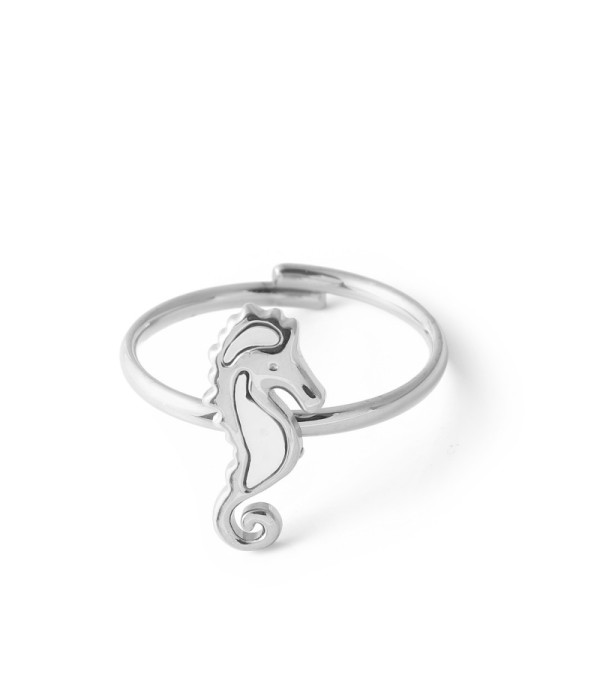 Anillo de caballito de mar con nácar