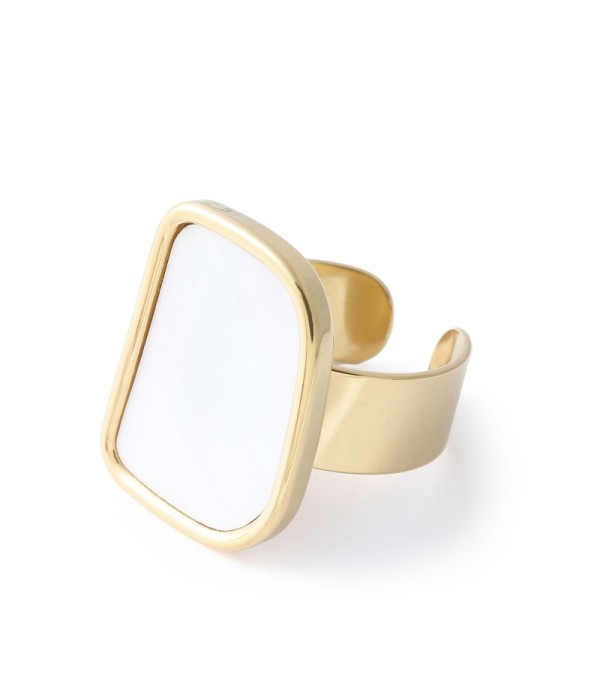 Anillo dorado de geométrico irregular con nácar