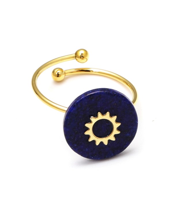 Anillo abierto dorado con detalle solar y...