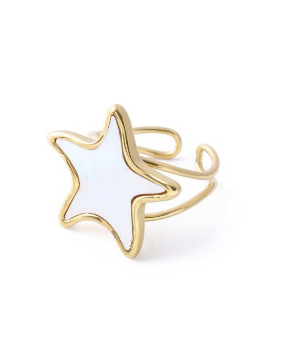 Anillo dorado en forma de estrella con nácar