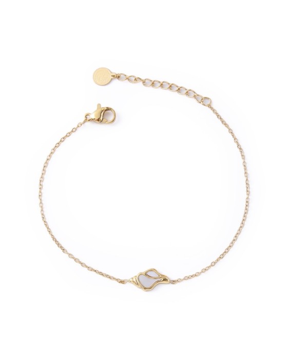 Pulsera dorada con caracola con nácar