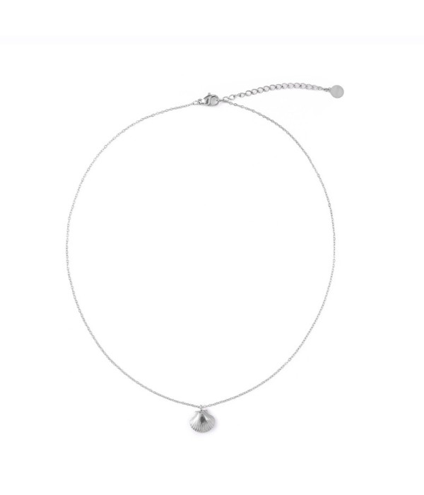 Collar plateado con colgante de concha