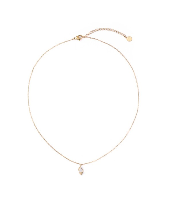 Collar dorado de caracola con nácar