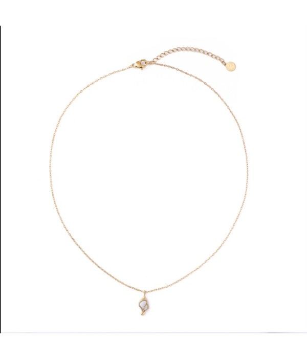 Collar dorado de caracola con nácar