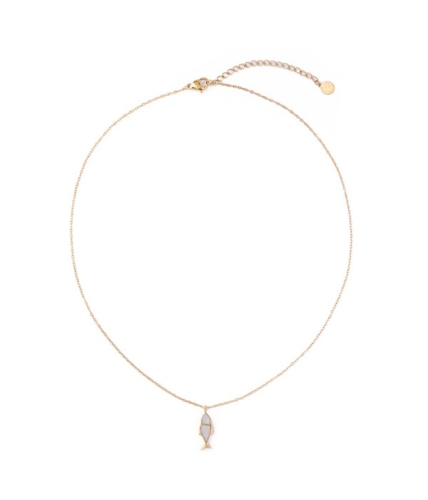 Collar dorado de pescado con nácar
