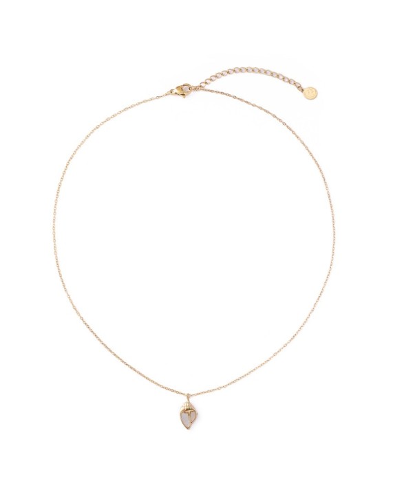 Collar dorado de caracola con nácar
