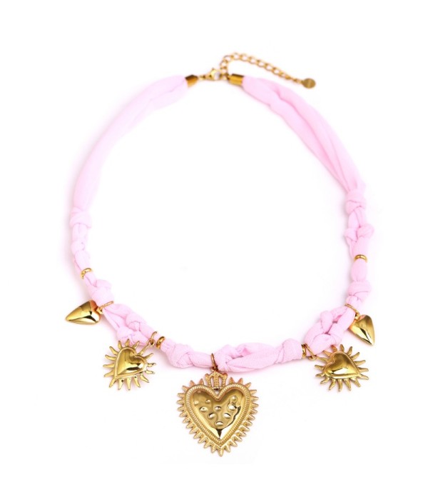 Collar con motivos de corazones
