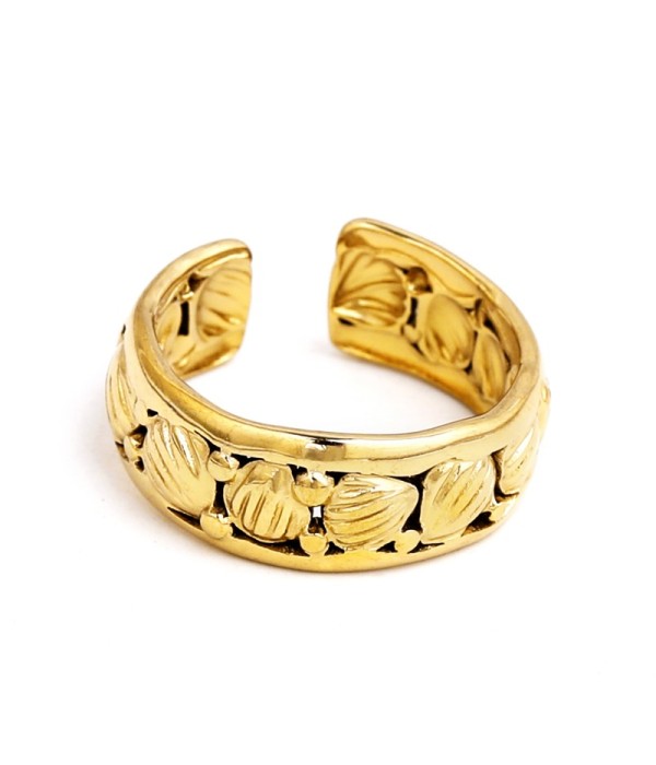 Anillo con relieve de conchas