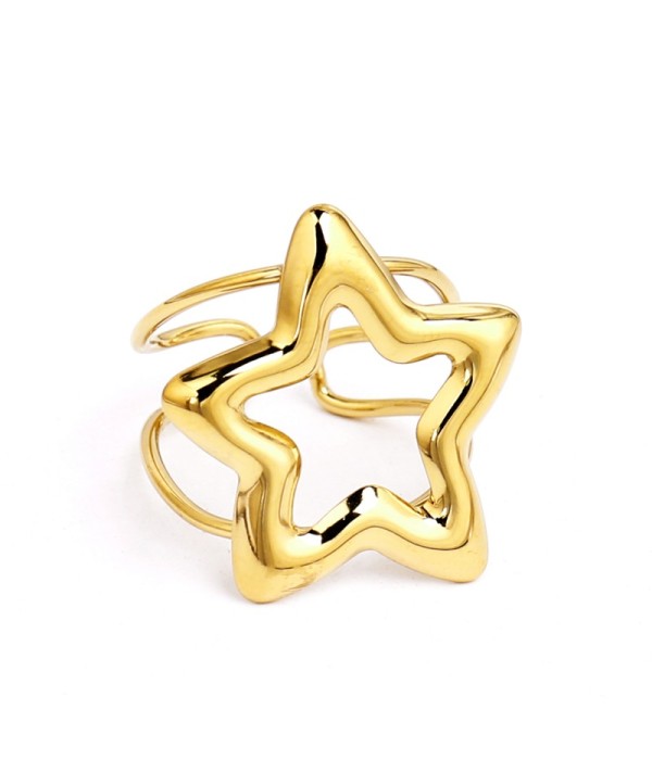 Anillo dorado con diseño de estrella calada