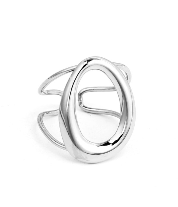Anillo plateado con diseño de óvalo hueco