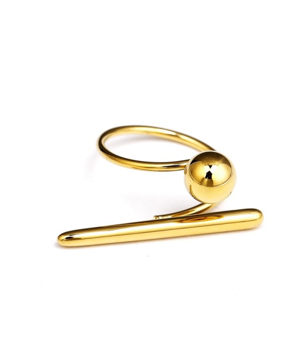 Anillo dorado con diseño minimalista