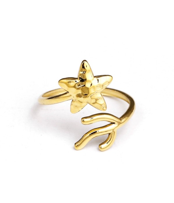 Anillo dorado de estrella de mar y coral