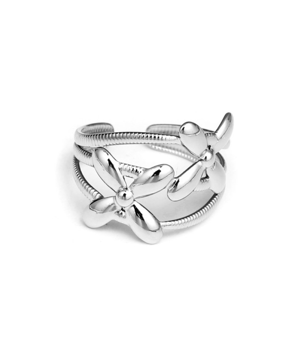 Anillo plateado con flores