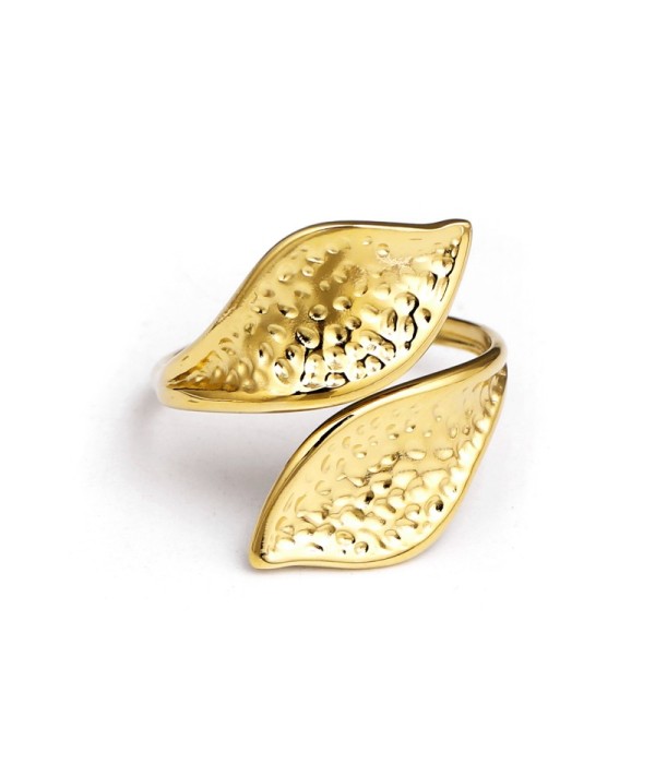 Anillo dorado de hojas