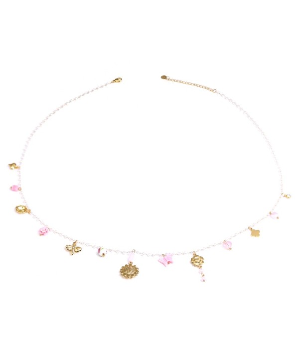 Collar dorado con colgantes variados