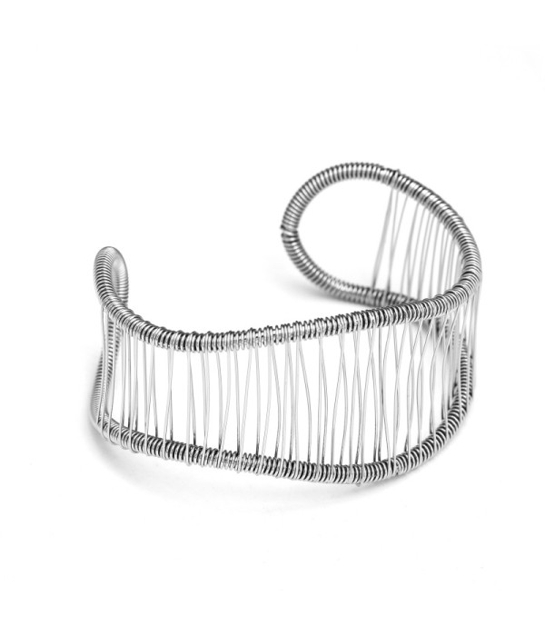Brazaleta plateado con diseño de malla