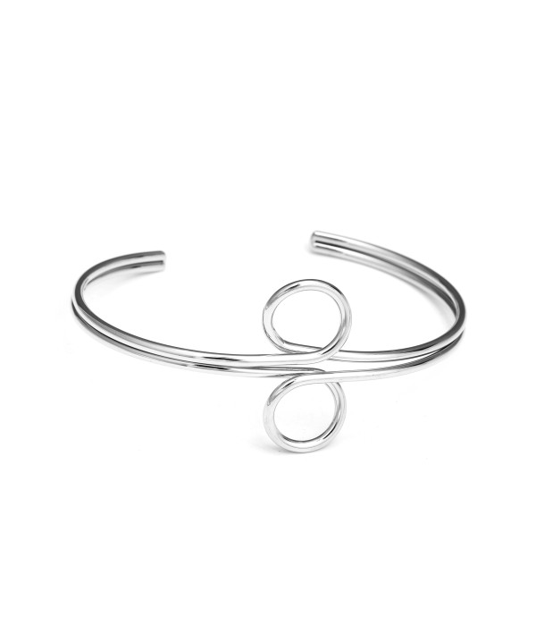 Brazalete de brazo plateado con símbolo infinito