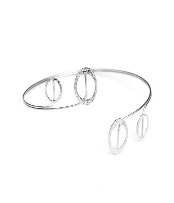 Brazalete de brazo plateado con elementos...