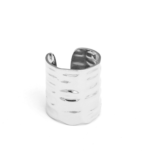 Anillo plateado ancho con textura