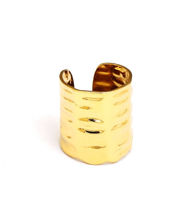Anillo dorado ancho con textura