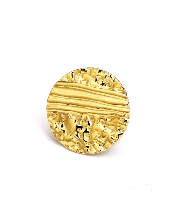 Anillo dorado con textura circular
