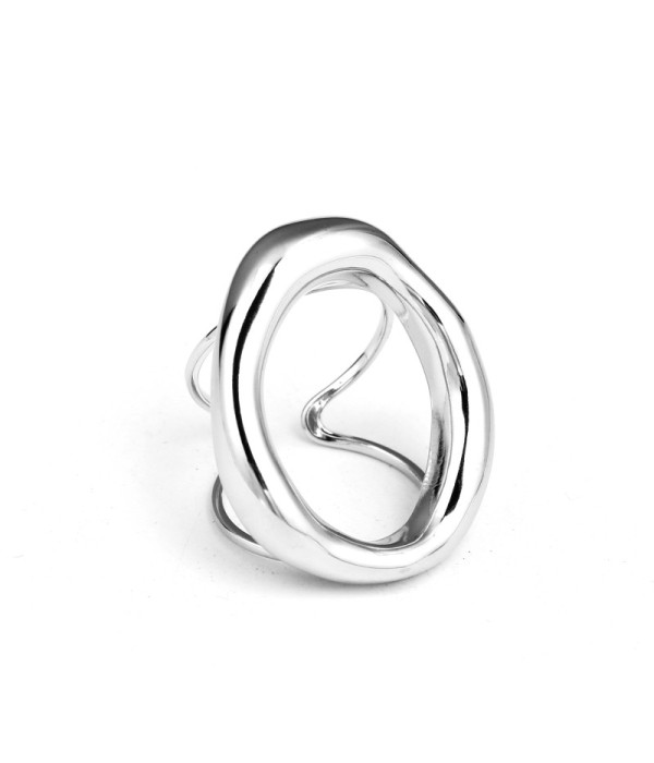 Anillo plateado con diseño de óvalo hueco