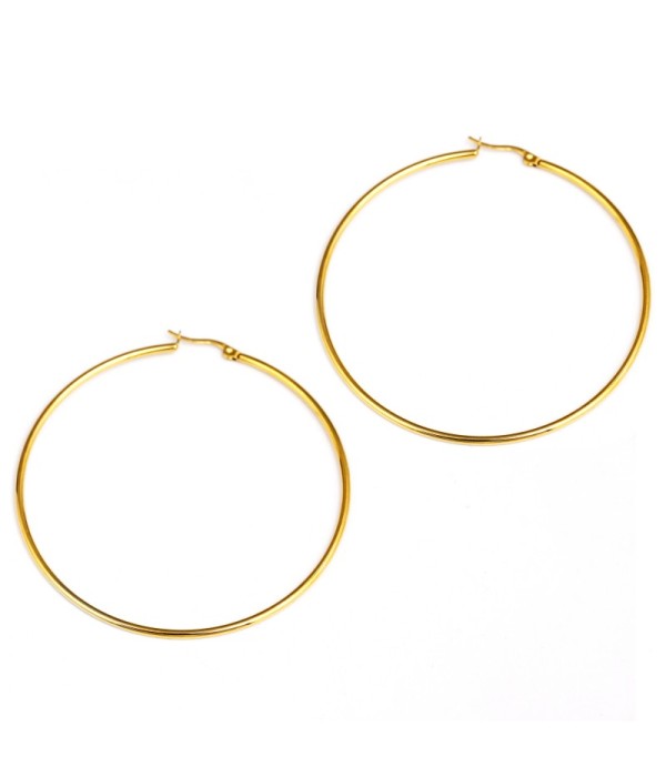 Pendientes de aro dorados con diseño...