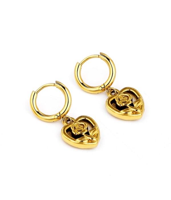 Pendientes de aro dorados con colgantes de corazón y rosa
