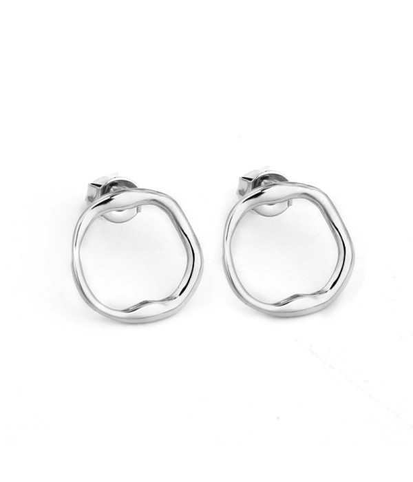Pendientes plateados de aro irregular minimalista