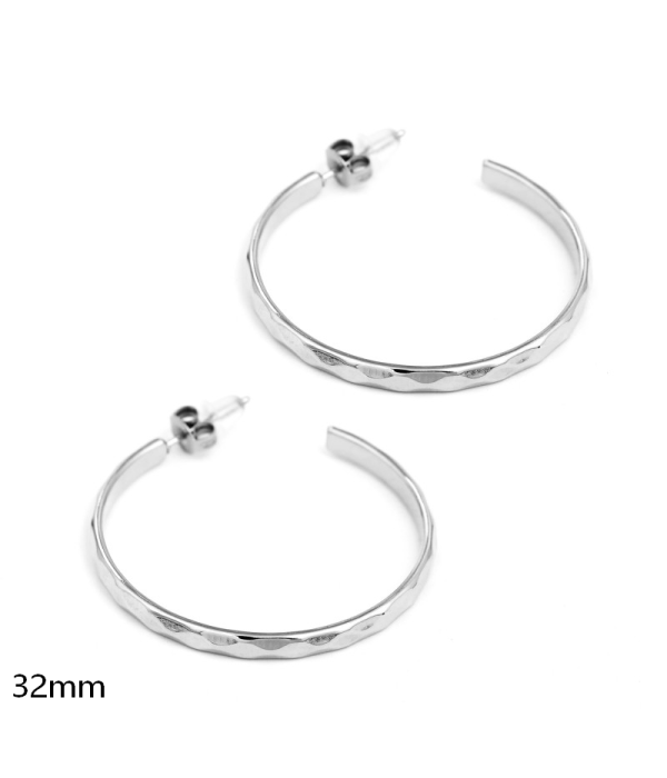 Pendientes de aro plateados con textura...