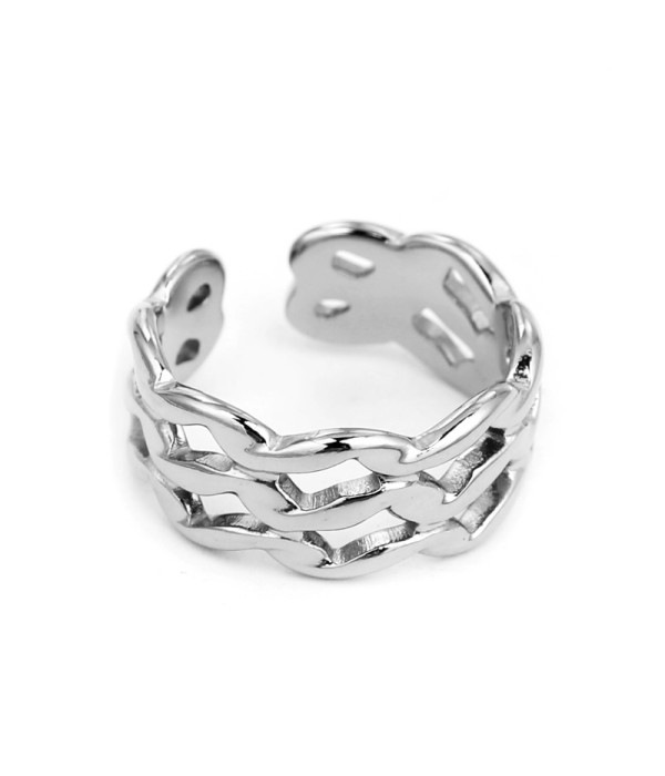 Anillo plateado con diseño entrelazado