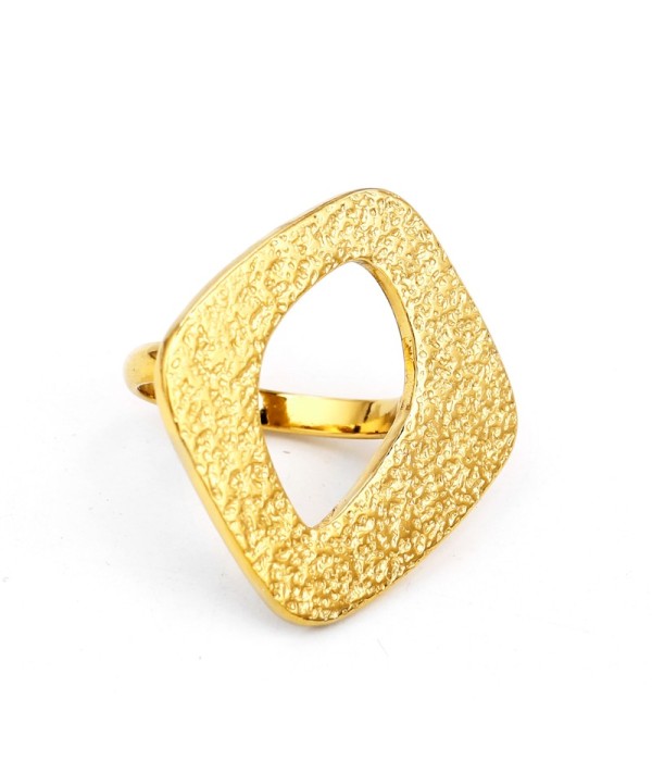 Anillo dorado geométrico con textura