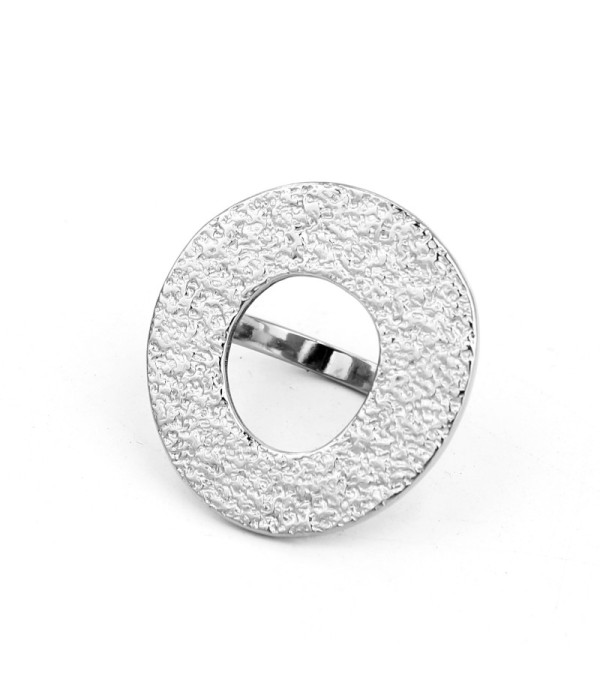 Anillo plateado redondo con textura