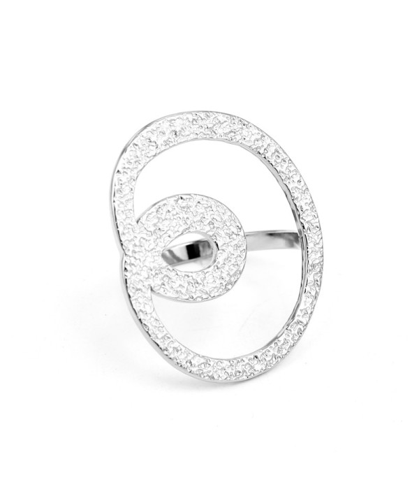 Anillo plateado geométrico con textura