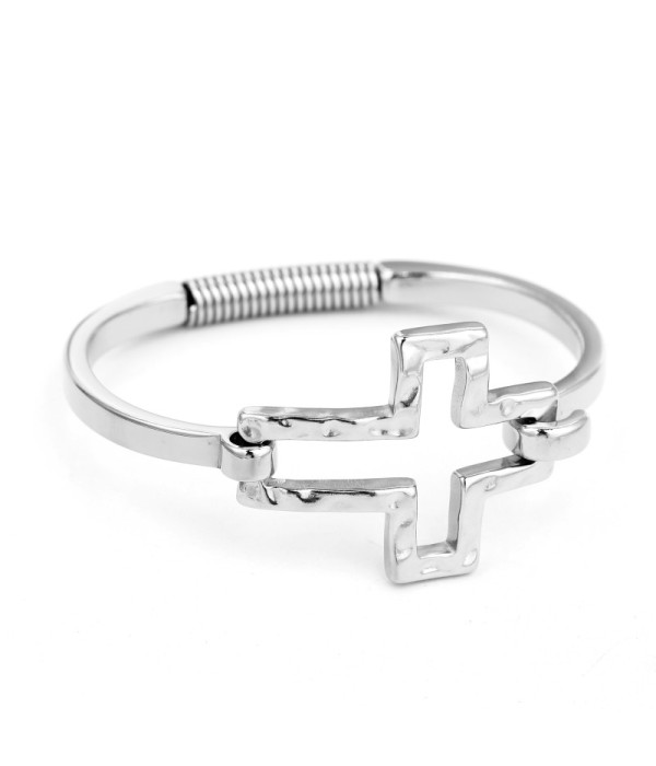 Pulsera rígida plateada con cruz central