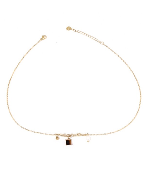 Collar dorado con colgante de piedra cuadrado y perla