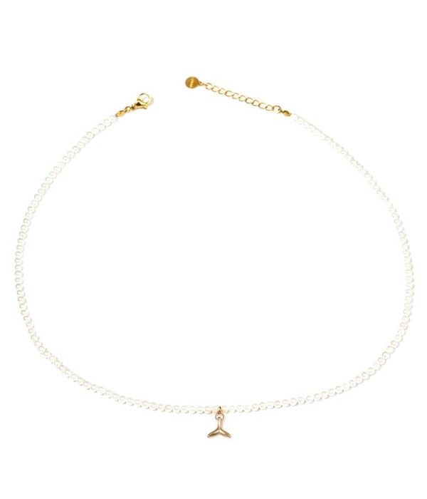Collar de perlas con colgante de cola de pez dorado