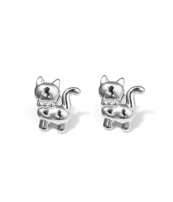 Pendientes plateados con diseño de gato