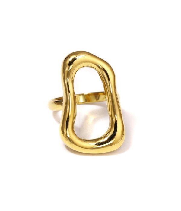 Anillo dorado de forma orgánica abstracta