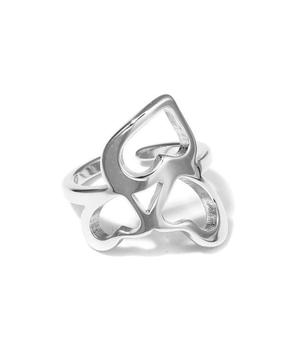 Anillo plateado de corazones enlazados