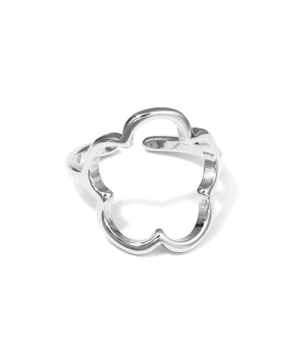Anillo plateado de flor
