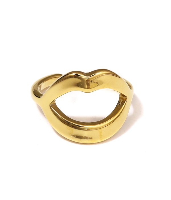 Anillo dorado con diseño de labios