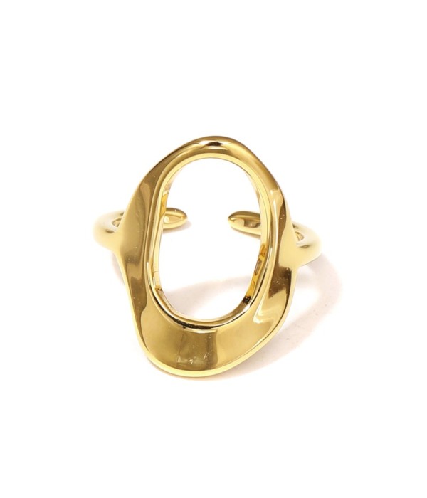 Anillo dorado con marco ovalado