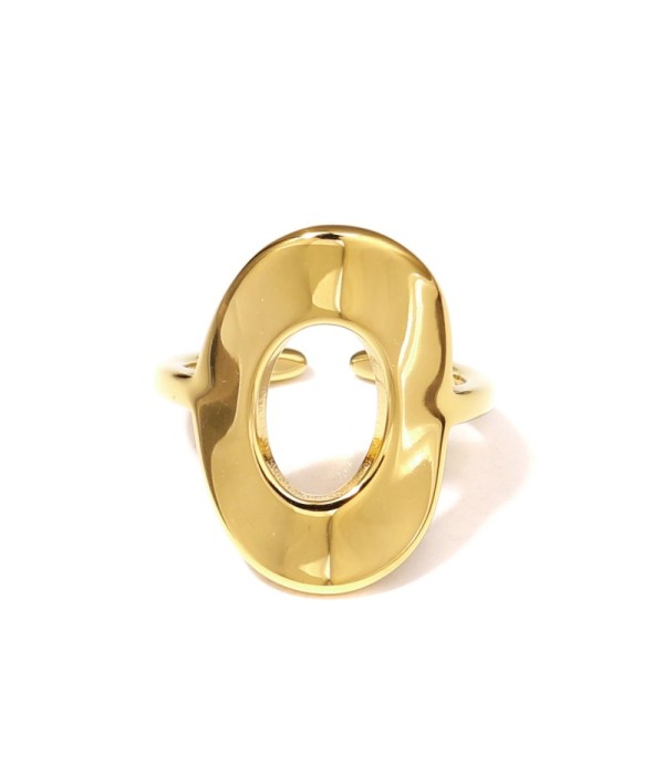 Anillo con óvalo calado