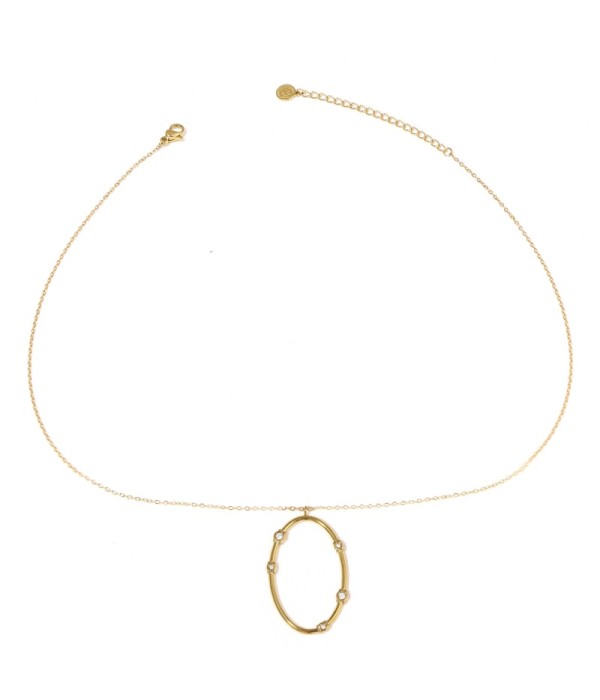 Collar dorado con colgante ovalado y circonitas