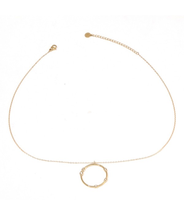 Collar dorado con colgante circular y circonitas