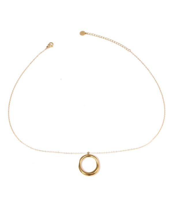 Collar dorado con colgante circular calado