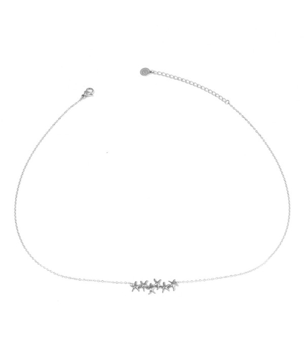 Collar plateado con varias estrellas de mar